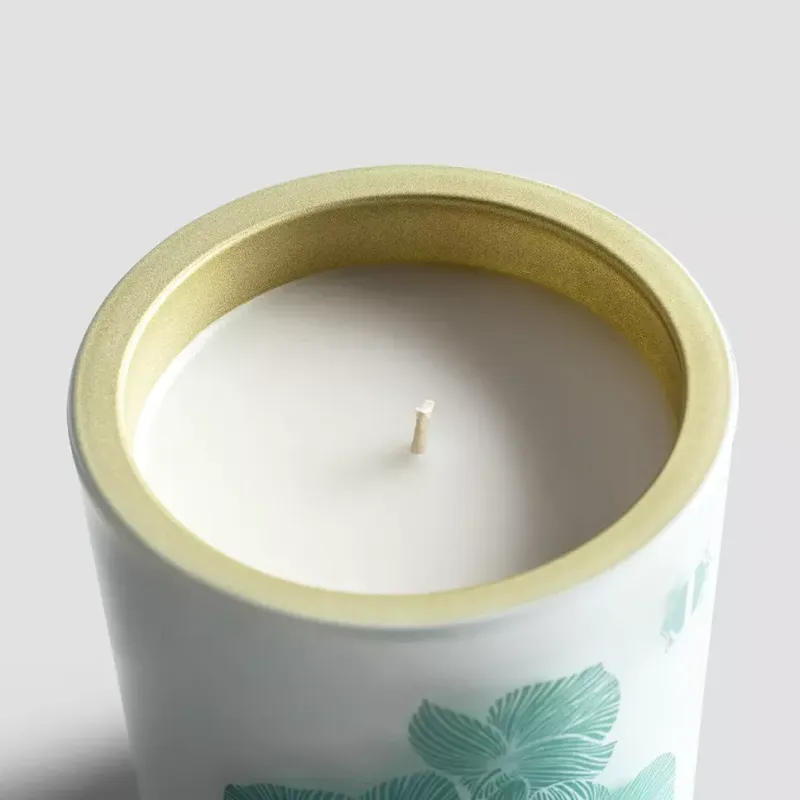 Scented candle Woody Saffrom Oznu