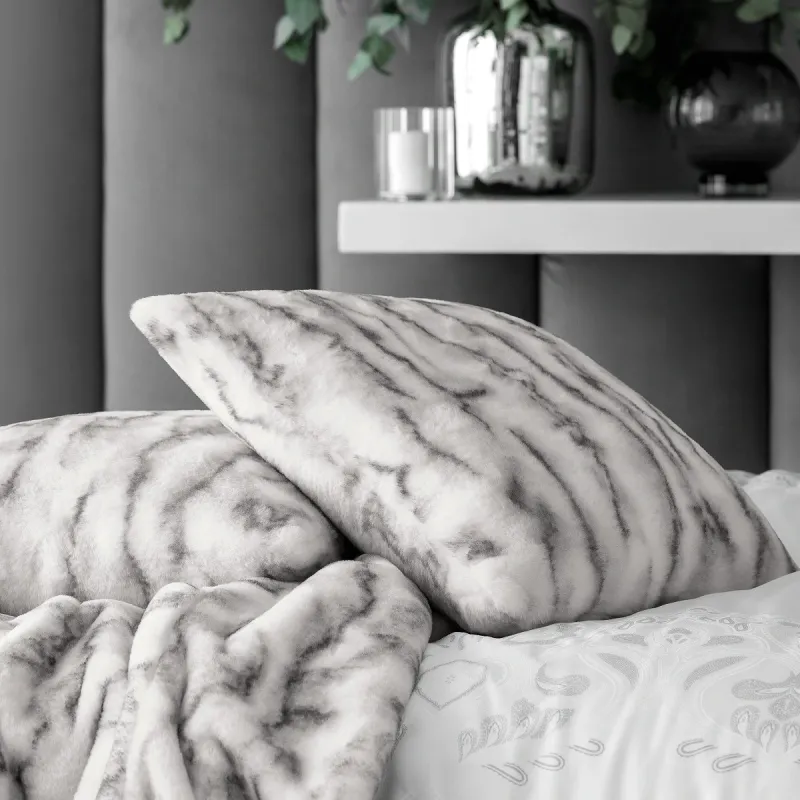 Decorative pillow Amara