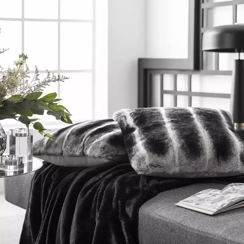 Decorative pillow Rousher