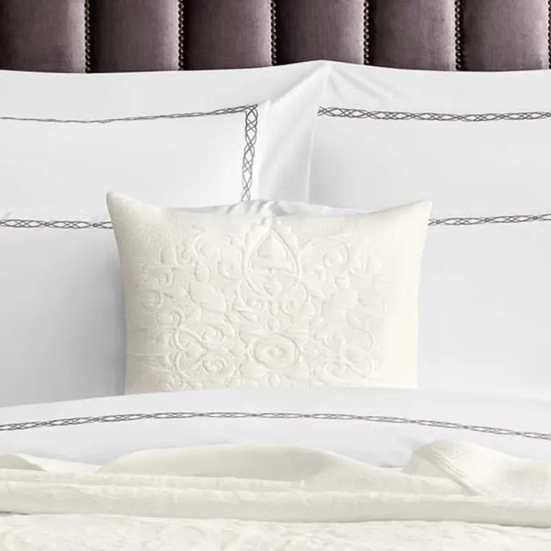 Decorative pillow Monte